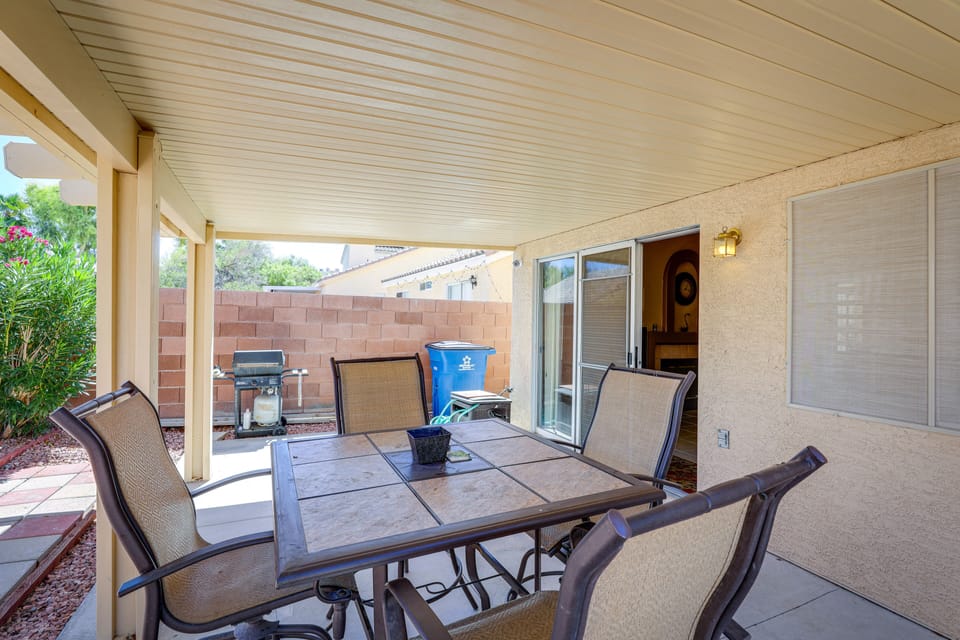Patio | Gas Grill (Propane Provided)