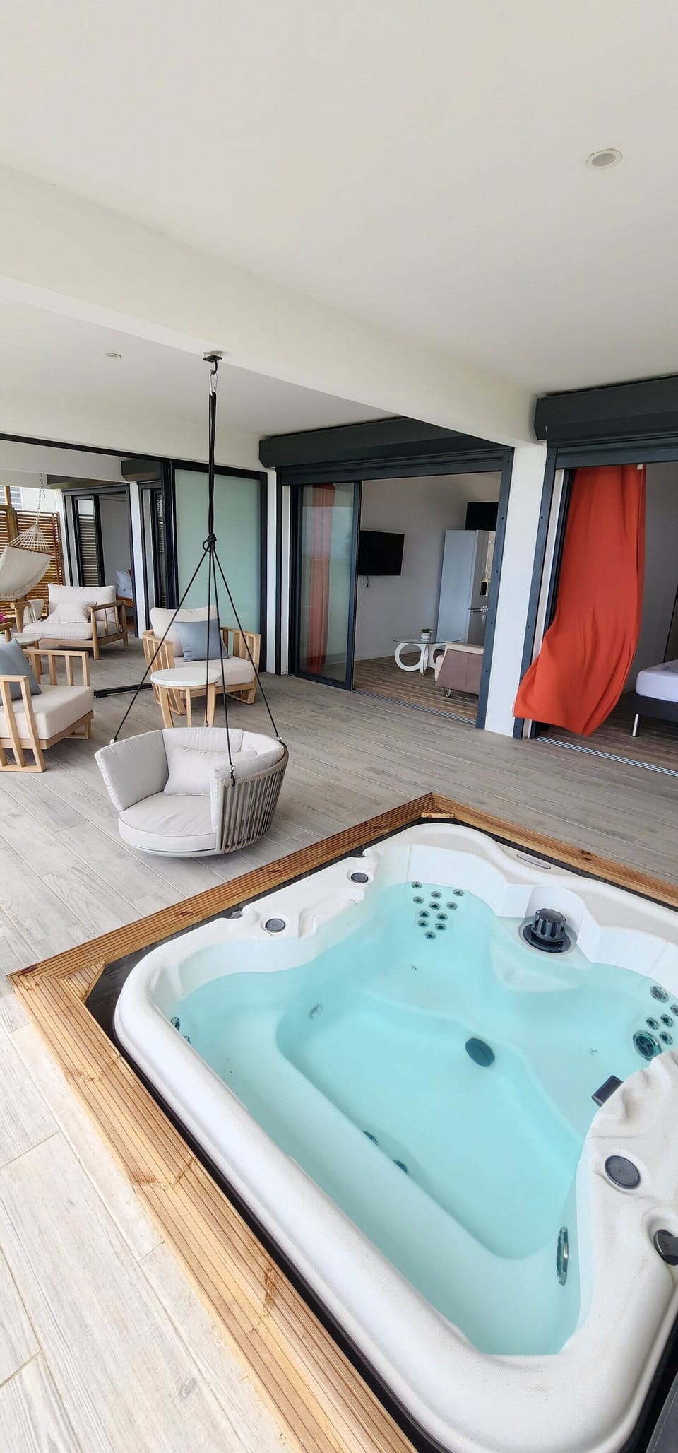 Indoor spa tub