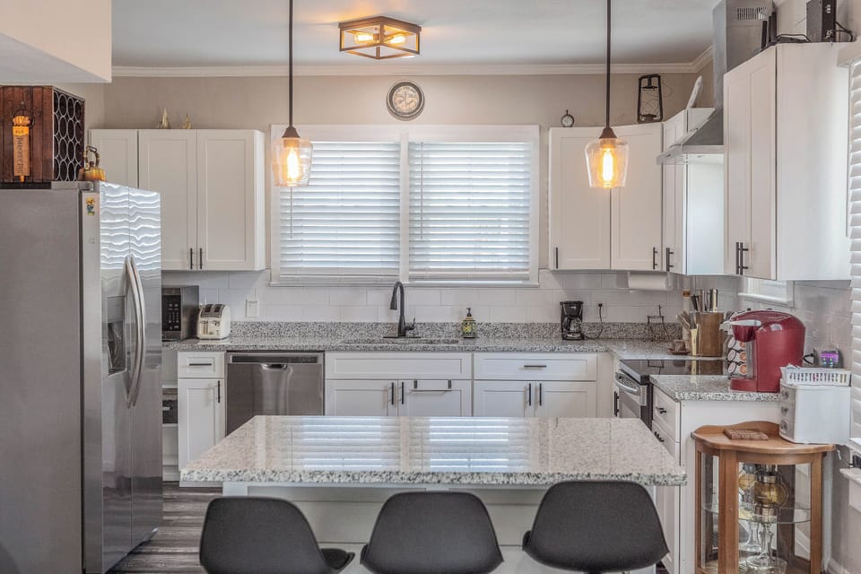 Full kitchen
