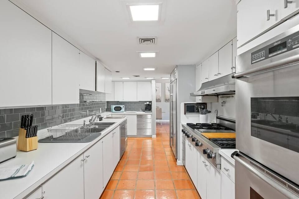 Full Kitchen 