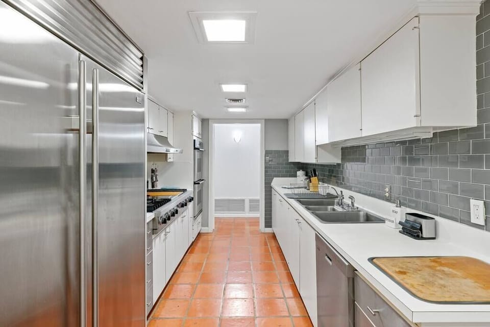 Full Kitchen 