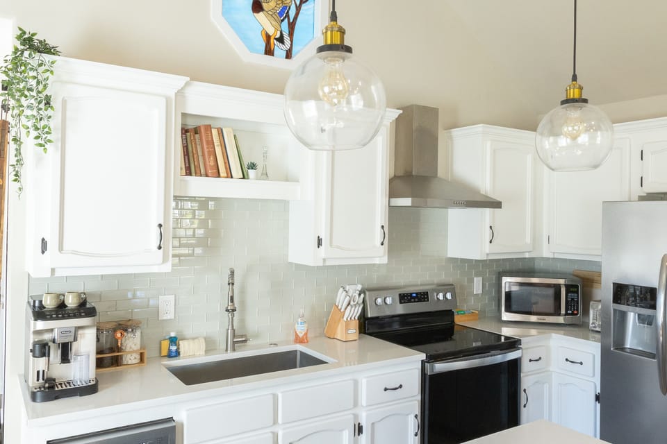 Fully Stocked Kitchen (2)