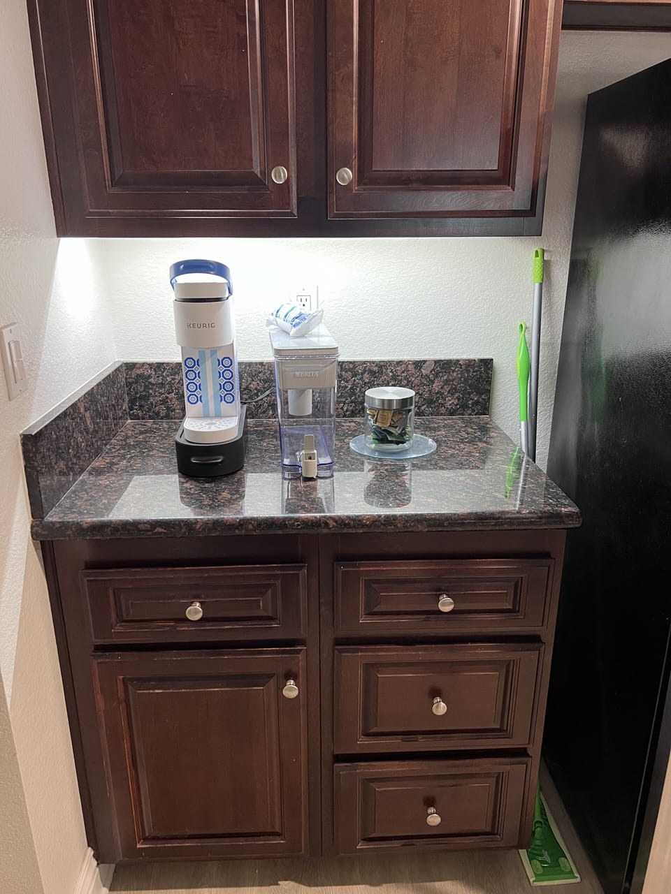 Coffee/tea area 