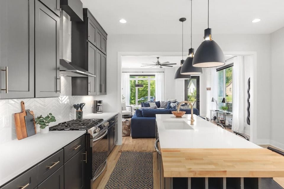 Fully-stocked, modern kitchen suitable for any chef! We provide all the essential supplies and utensils you'll need for your morning coffee routine and any other cooking adventures.