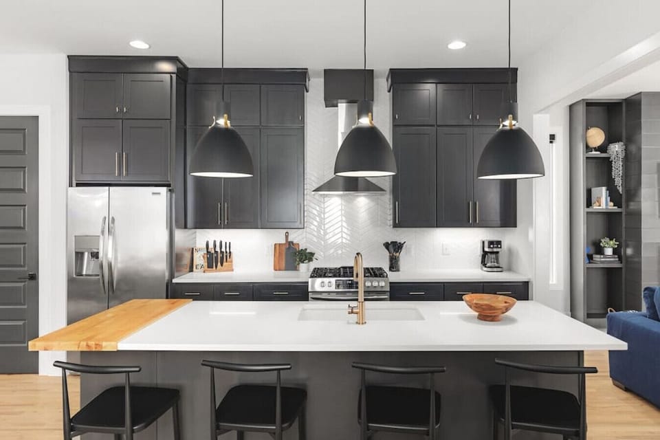 Fully-stocked, modern kitchen suitable for any chef! We provide all the essential supplies and utensils you'll need for your morning coffee routine and any other cooking adventures.