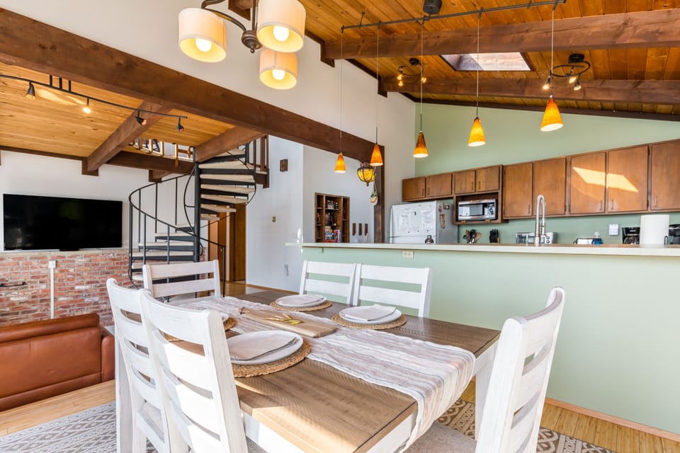 Cooking with flair, dining with colors.