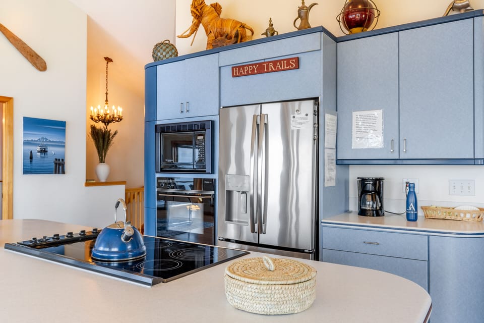 Maximizing style and taste in this kitchen.