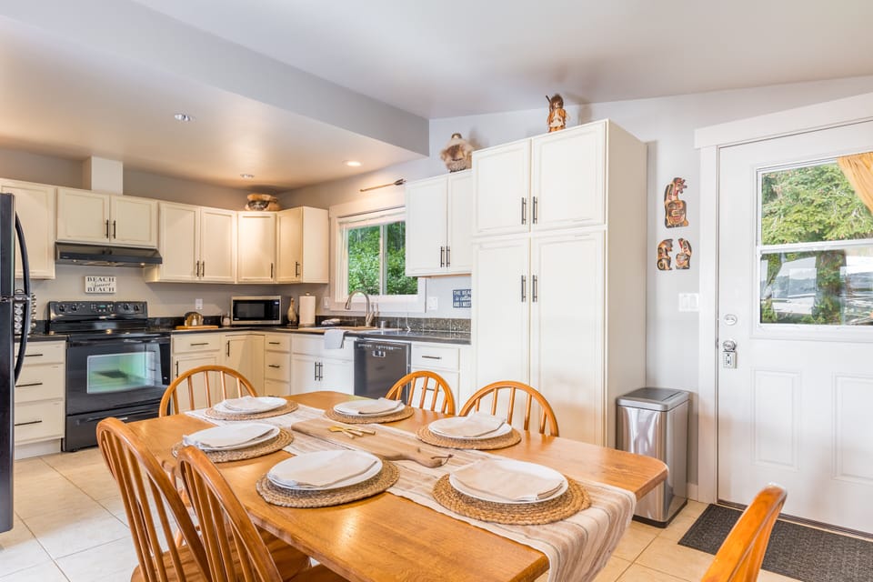 Cook your meals using the well-stocked kitchen at your disposal.