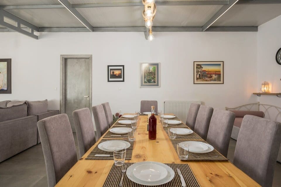 Savor Breakfast in a Stylish, Comfortable Dining Space