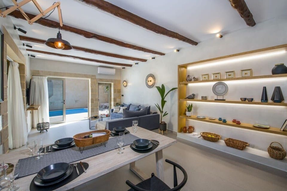 Elegant Dining Space Showcasing Contemporary Interior Design