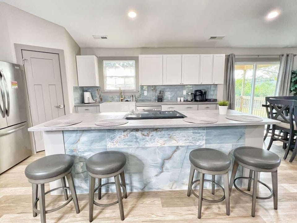 Large island with plenty of seating for casual breakfasts or meal prep.