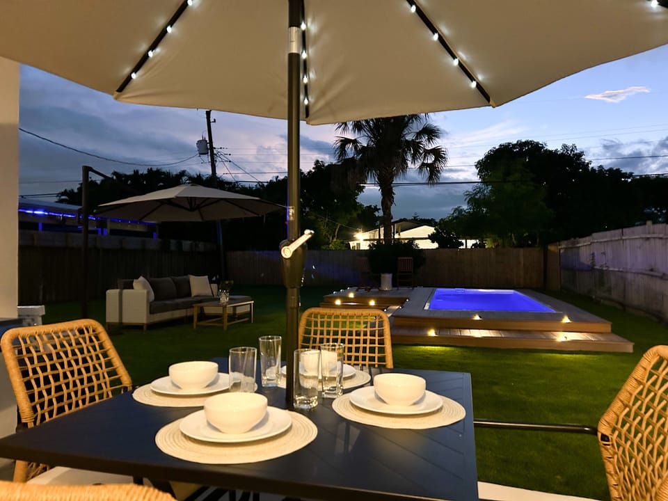 Outdoor dining