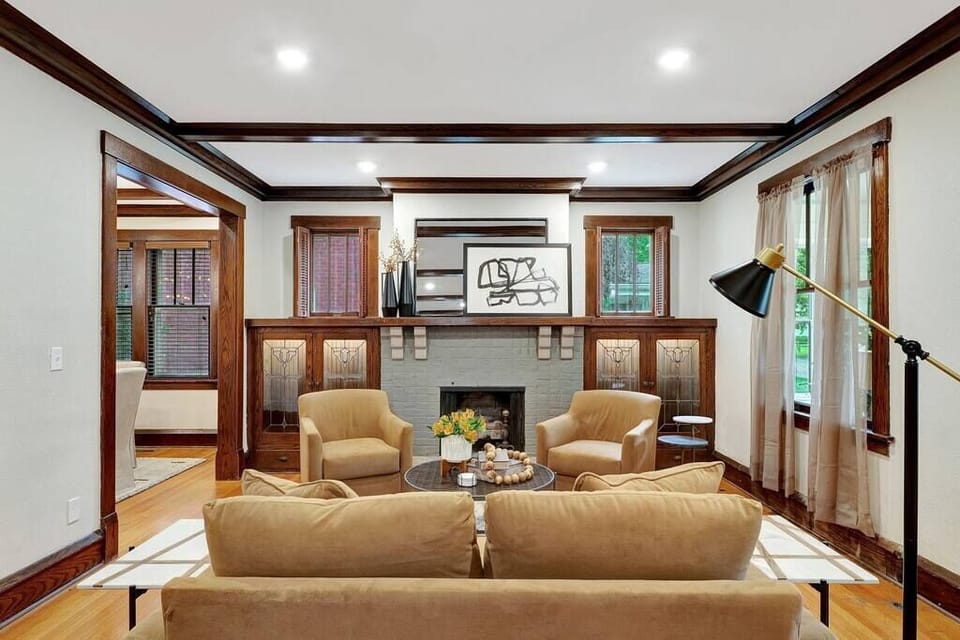 Main level living room. (1)