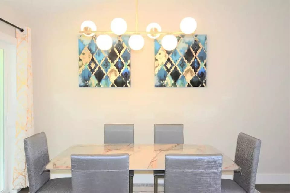 6 seater dining table
