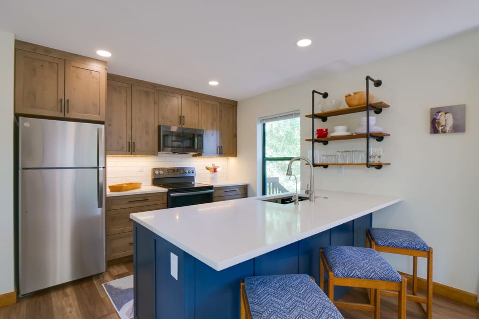 Kitchen | Cooking Basics | Coffee Maker | Paper Towels/Trash Bags Provided