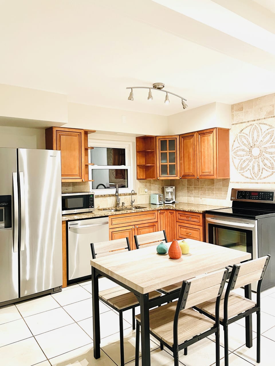 Dinning & Kitchen