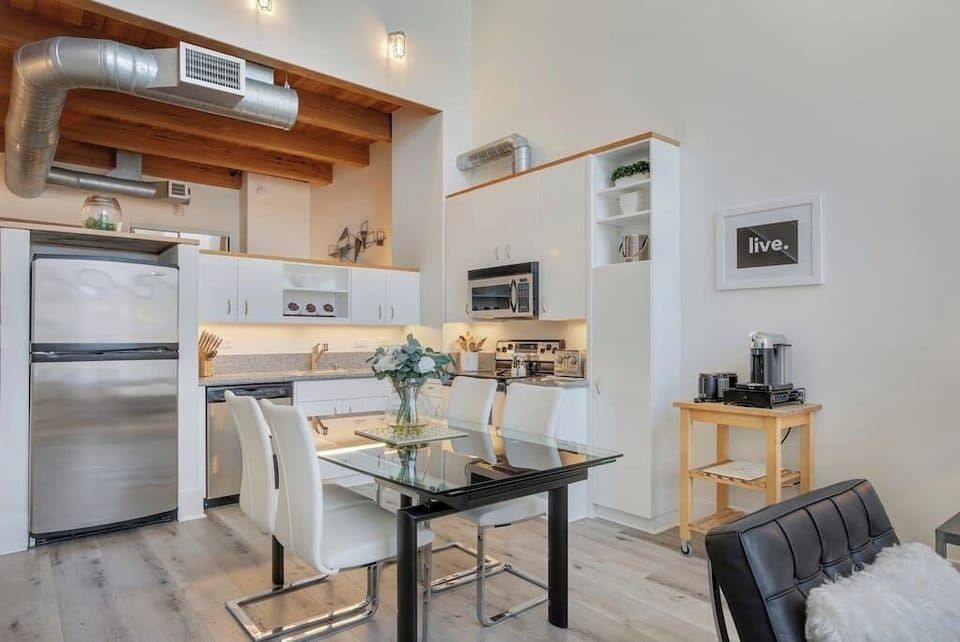 Kitchen & Dining Area