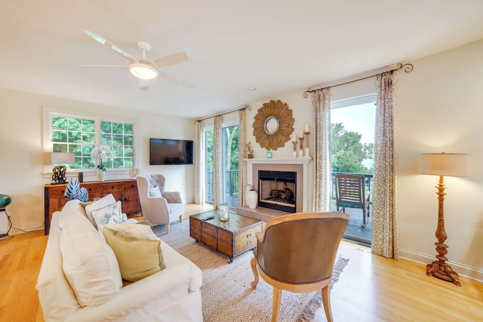 Gary Vacation Rental | 2BR | 2BA | 2,240 Sq Ft | Stairs Required