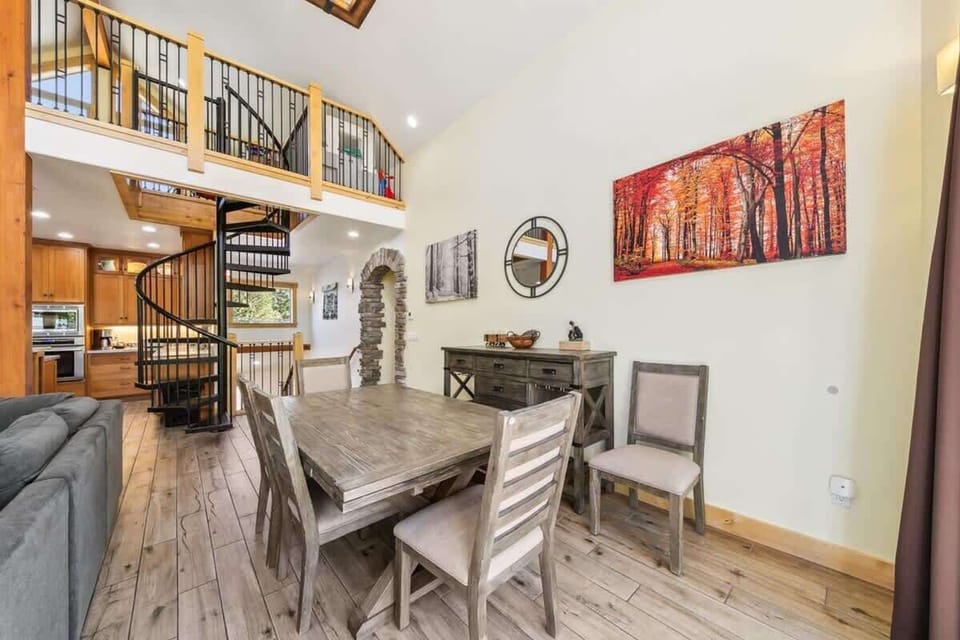 Large dining area in this South Lake Tahoe vacation home with an expandable table for group meals, family dinners and game nights, connected to the open kitchen and living space. Sits up to 10, with additional seating at the large kitchen island.