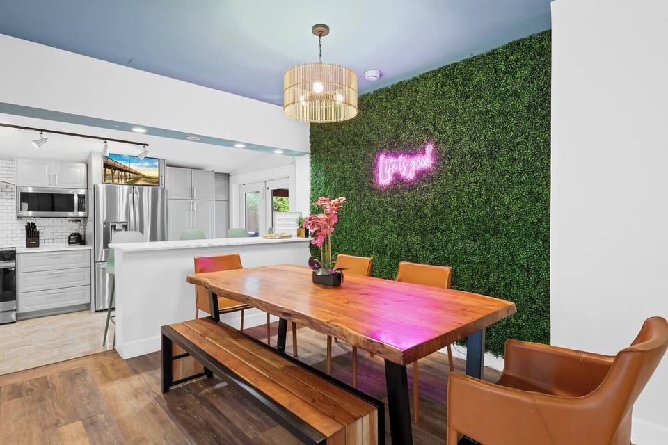 Life is good at Poinsettia Palms!