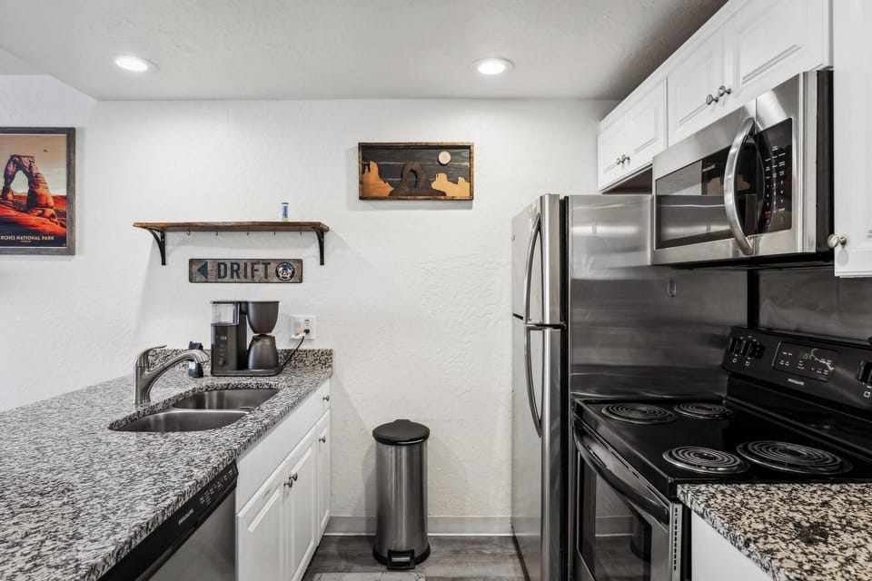 Kitchen: granite countertops, stainless-steel appliances, wide range of cookware