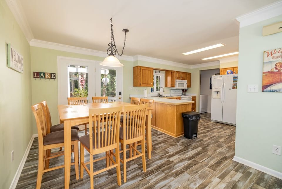 Dining Room seating for 8
