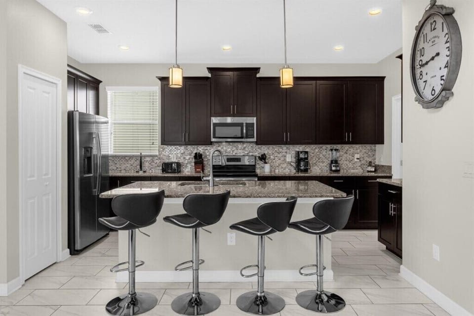 4762 Kings Castle Cir (8).jpg