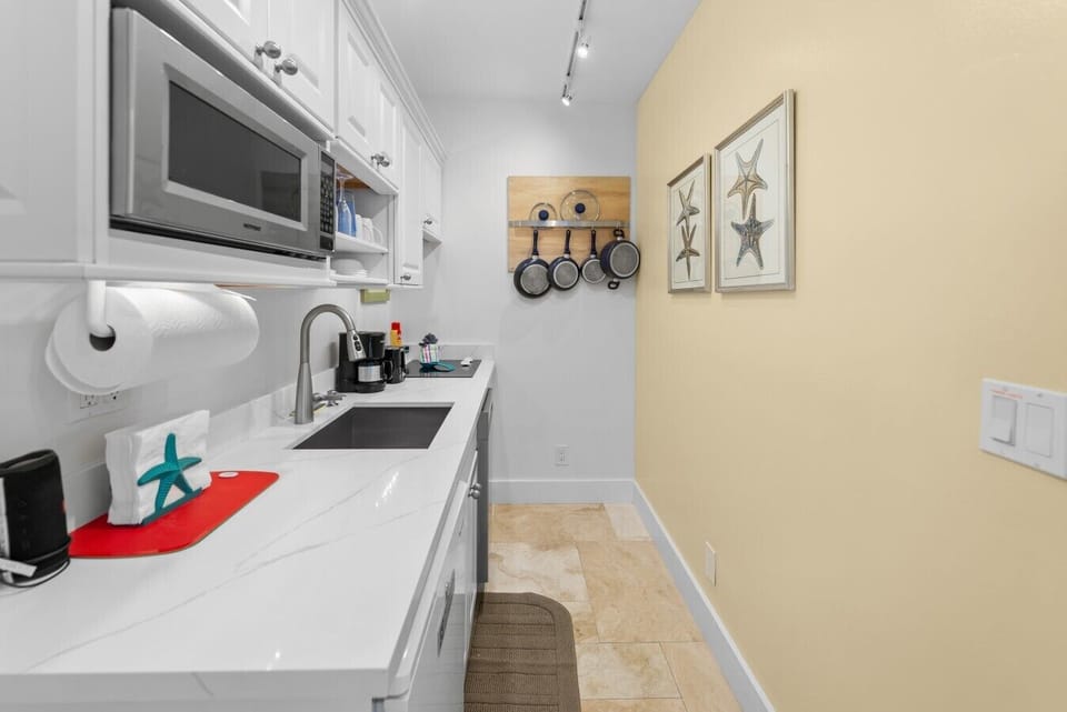 Compact kitchen with eveything you need to cook and prepare a meal!
