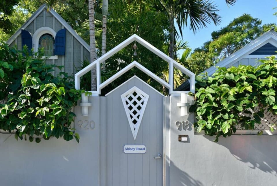 Abbey Road compound with electronic gate to the 4 units