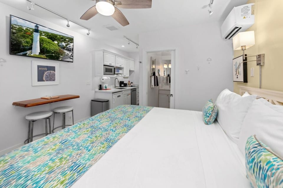 Breakfast bar with swivel stools.  Large smart TV with full line-up of Comcast channels.  Lamps with USB charging ports.