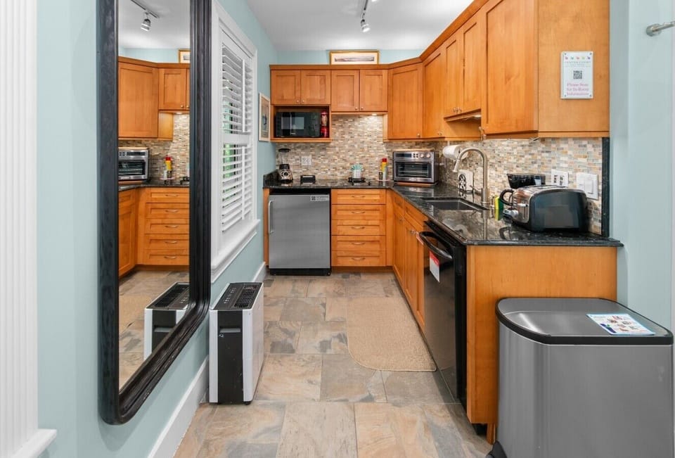 The kitchen has everything! Plus a step on trash/recyclying contaiener.
