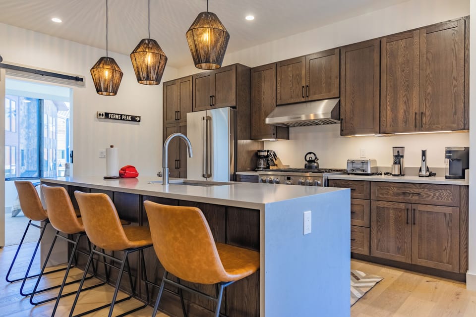 [Kitchen] Fully stocked & equipped kitchen