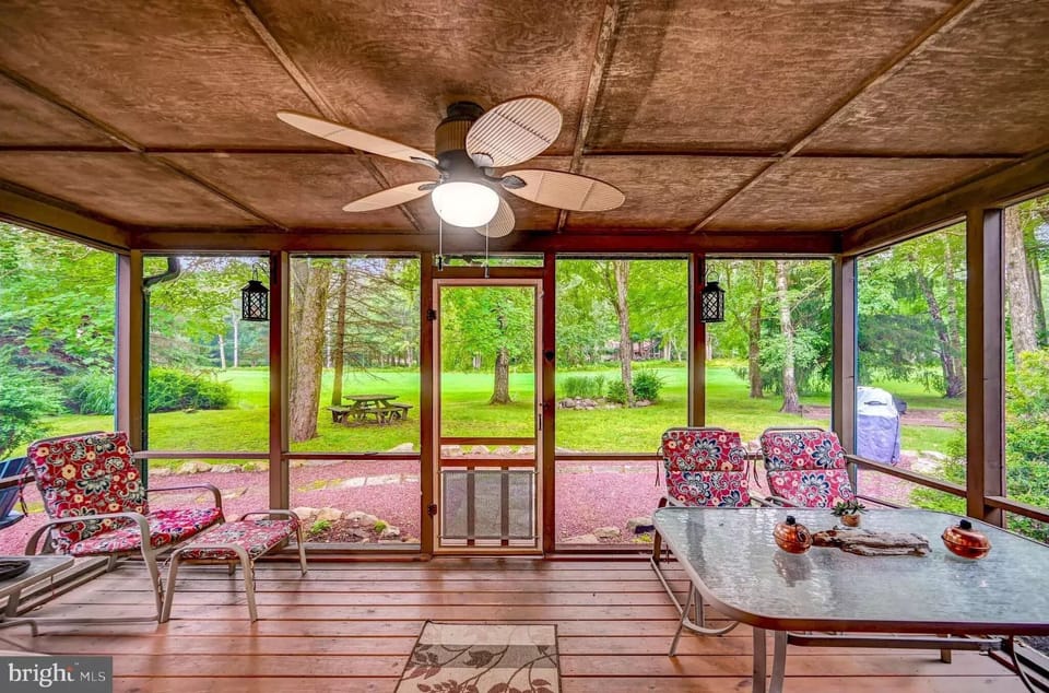 Enjoy our enclosed patio space and beautiful outdoor wilderness views.
