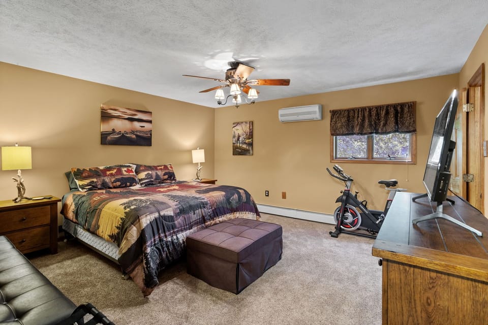 Master King bedroom with plenty of room & you can even enjoy some exercise!