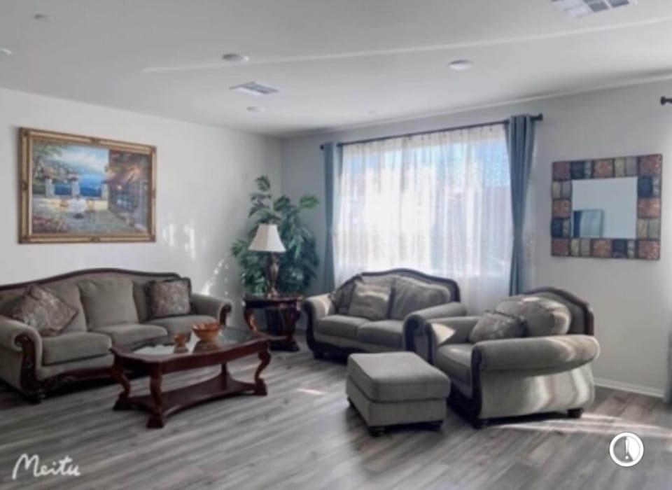 Spacious living room