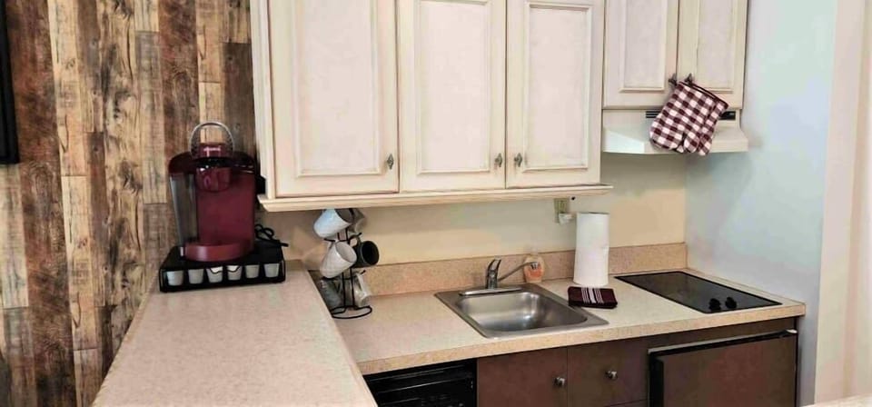 Ye Kitchen is fully equipped with Stovetop Airfryer, stocked Keurig, Microwave and more..