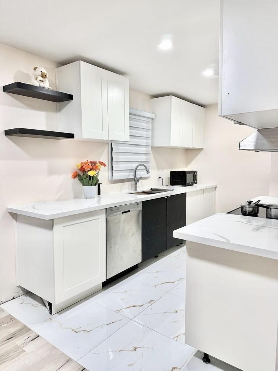 Fully Equipped Kitchen another picture