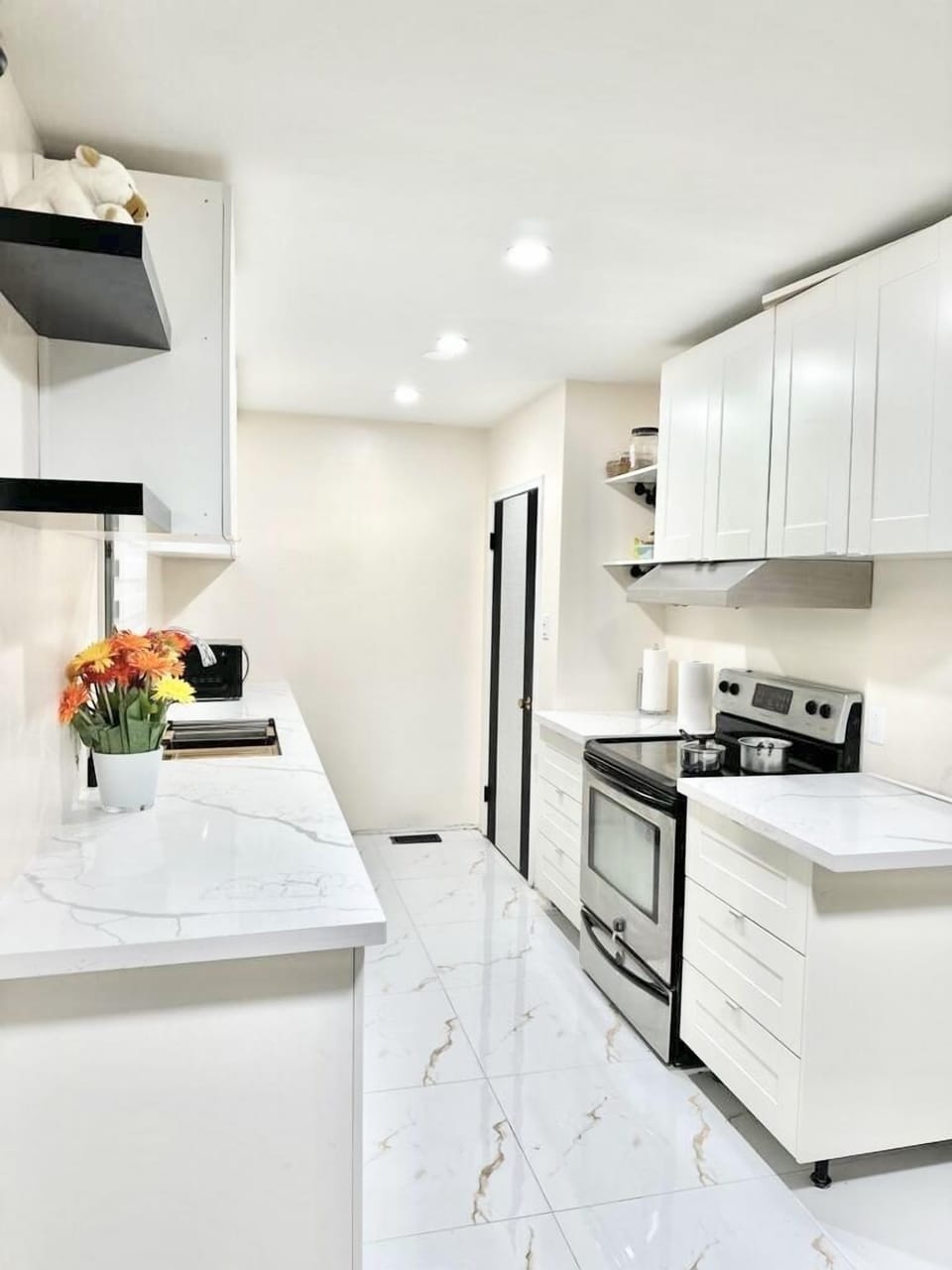 Fully equipped Kitchen with stove, Cooking utensils, dishes, cutlery, Fridge
