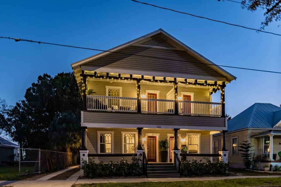 Cuban Suite – Exterior view of the historic duplex