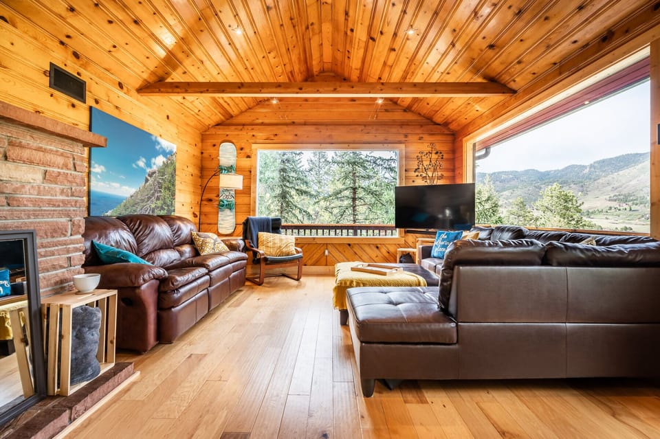 The Great room. relax in comfort with your guests! 