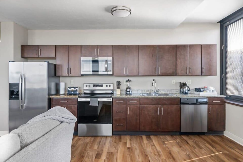 Full kitchen