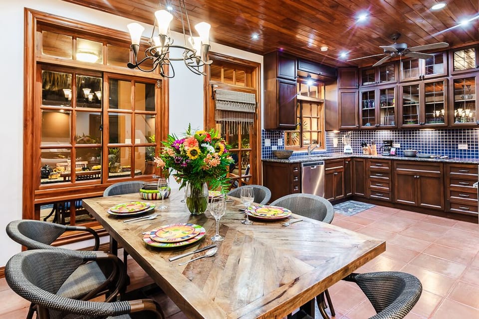 Dining area with fully equipped kitchen in the Langosta Beach villa in Tamarindo, featuring modern appliances and an open layout. Ideal for family meals, entertaining, and enjoying a luxurious Costa Rica vacation.