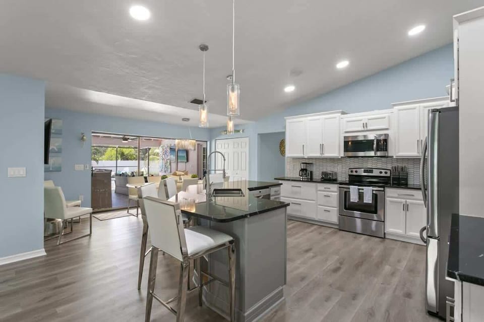 Fully Stocked Kitchen — Cook Comfortably for 17
