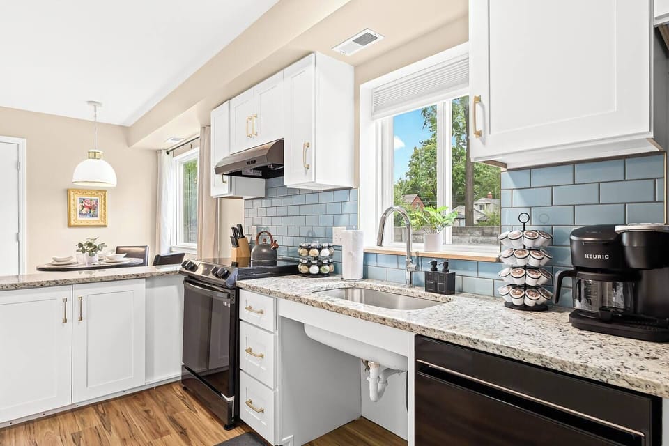 Create your culinary delights in our well-appointed kitchen, complete with a comprehensive array of essentials for your cooking needs.