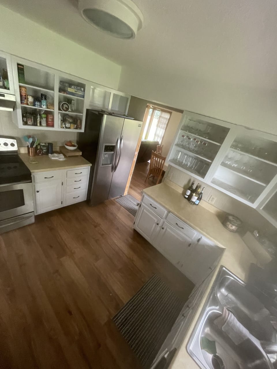 Kitchen-Stove, fridge (ice and water), dishwasher and disposal. 