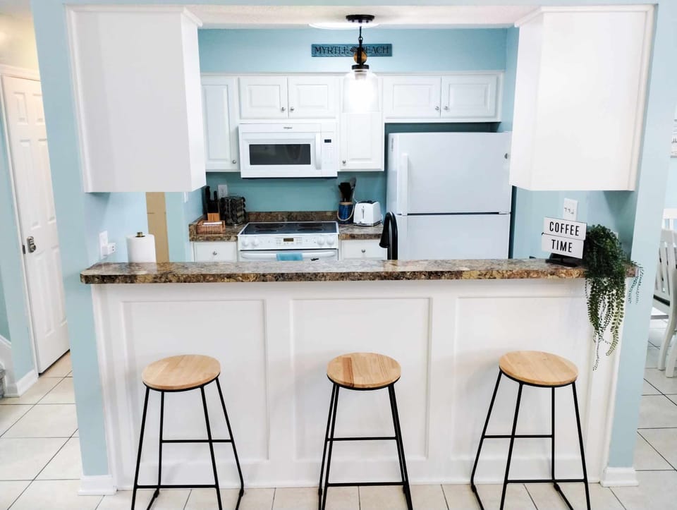 Enjoy a family brunch at our breakfast bar. 