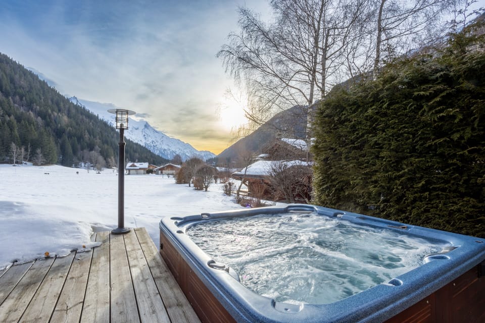 Spa Pool with Sunset views to Midi and Mt Blanc! 