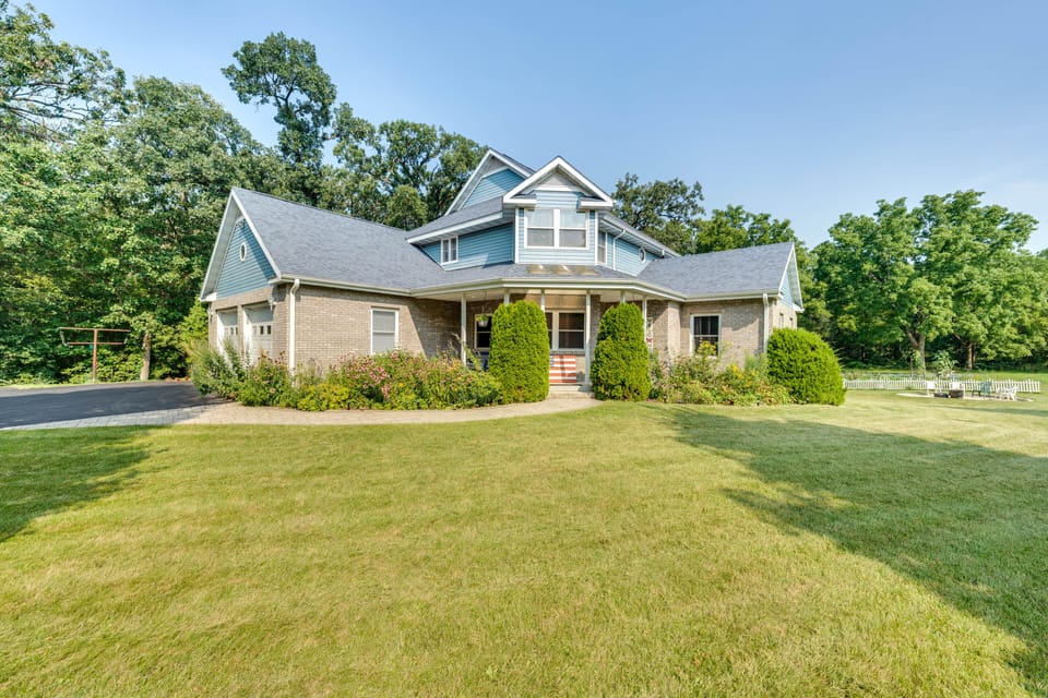 Beloit Vacation Rental | 4BR | 2.5BA | Stairs Required to Access | 4,000 Sq Ft