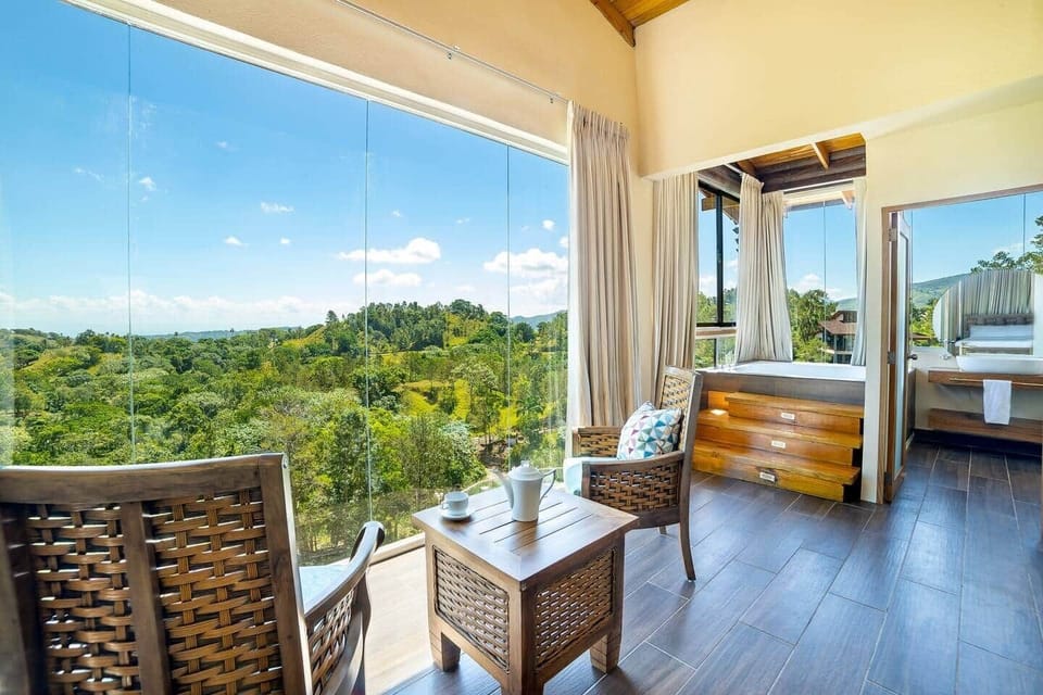 ROOM #1 (MASTER SUITE)

- JACCUZI
- WIFI
- SMART TV (CABLE + NETFLIX)
- AIR CONDITIONER
- CEILING FAN
- PRIVATE BATHROOM