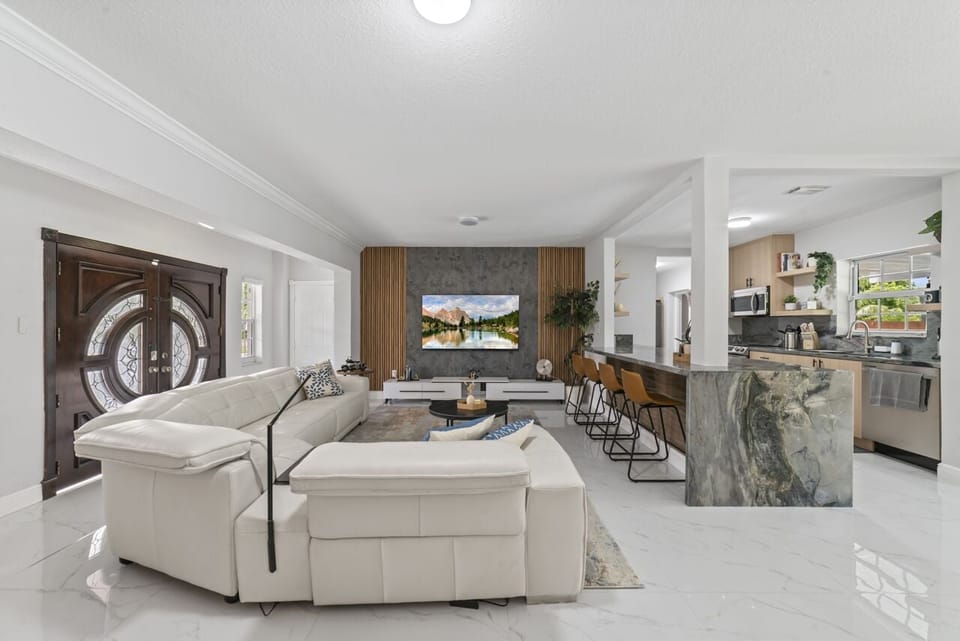 Sofa So Trendy: Relax in Style with This Design-Forward Living Space!